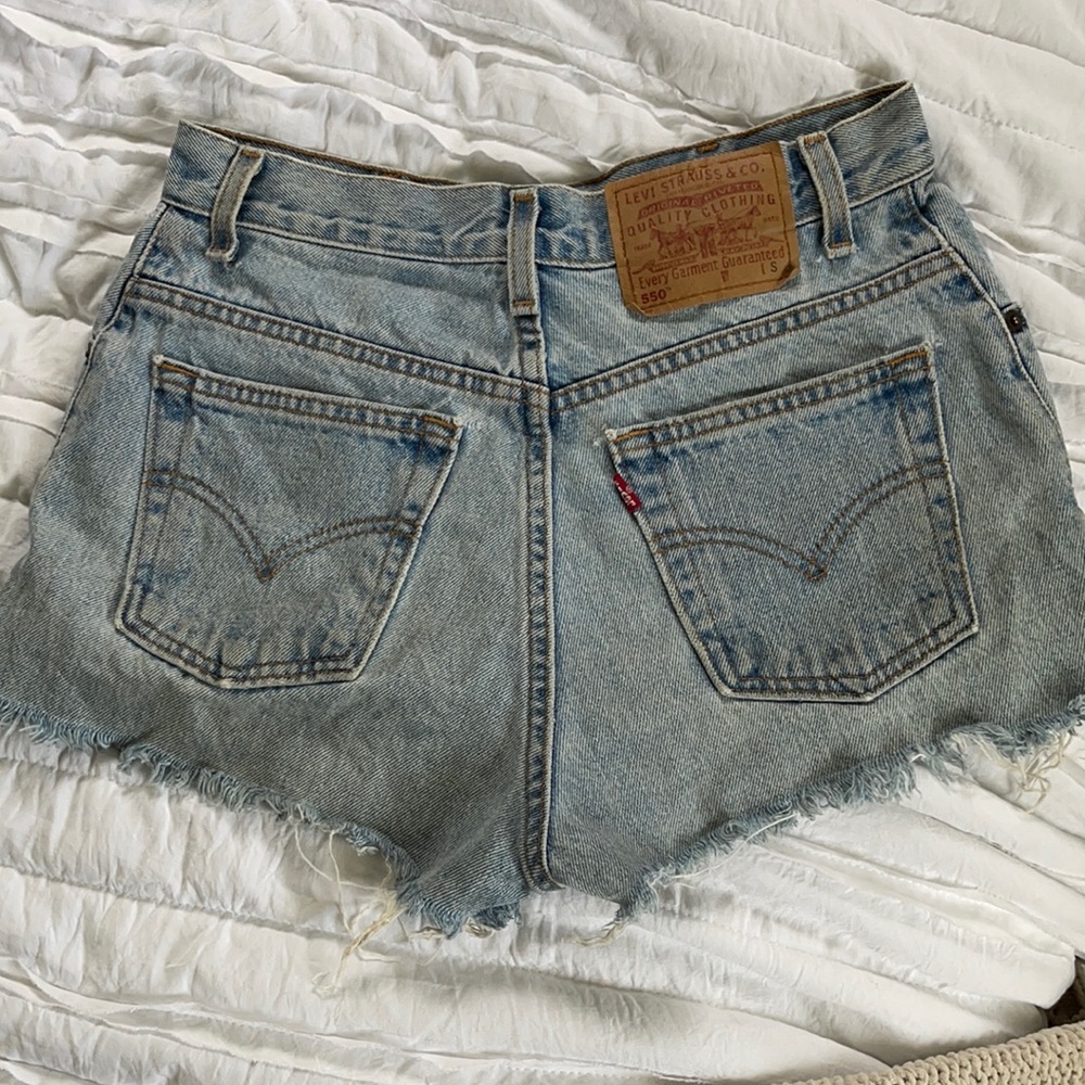 Levi’s 550 cut off shorts